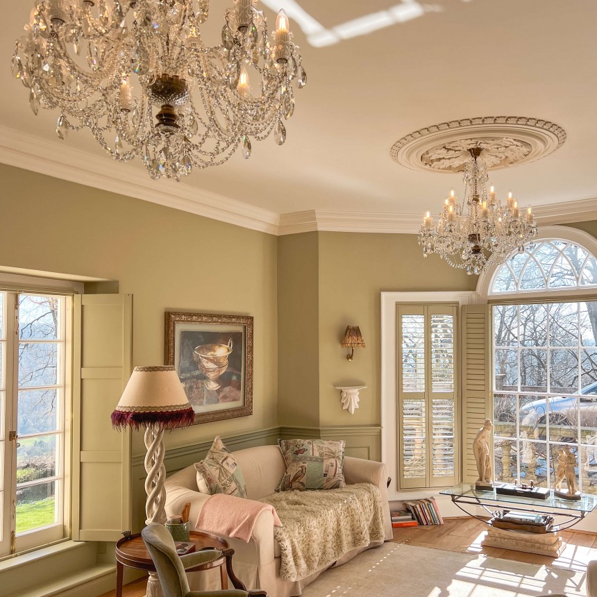 Balmoral Crystal Chandelier Medium in Antique Brass
