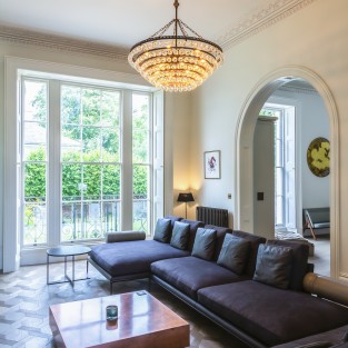 Clarence Round Chandelier 6 rings Bronze