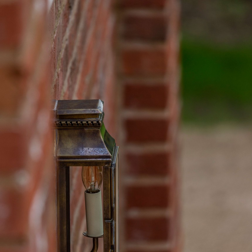 GEORGIAN OUTDOOR SLIM WALL LANTERN CLEMENTINE