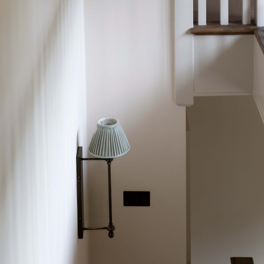 Montpellier Wall Lamp Antique Brass